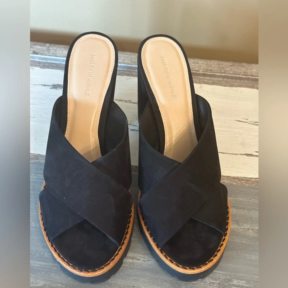 NWOT Saks Fifth Avenue Black Suede Platform‎ Sandal - Size 10